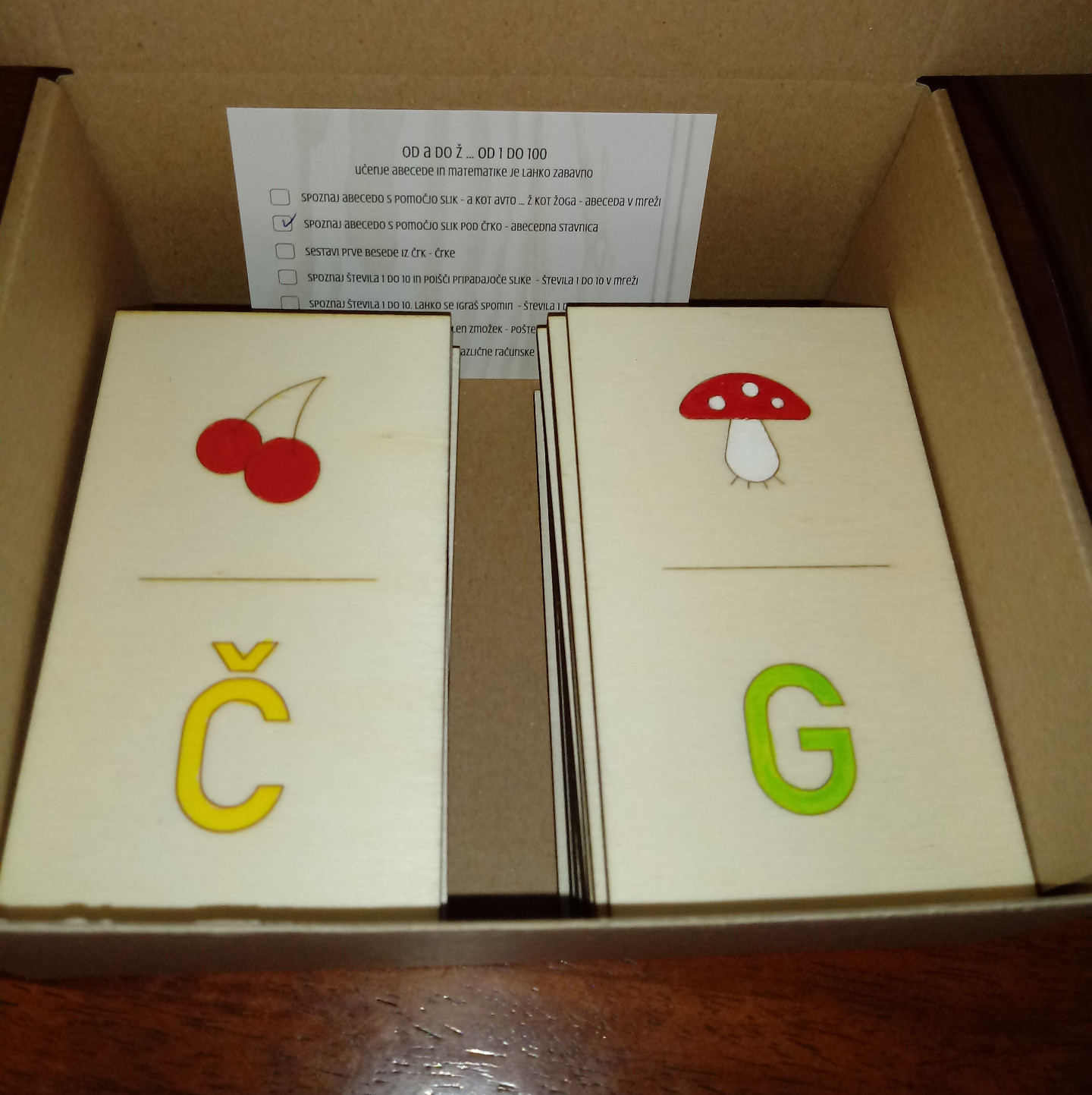 Abeceda - stavnica v leseni škatli