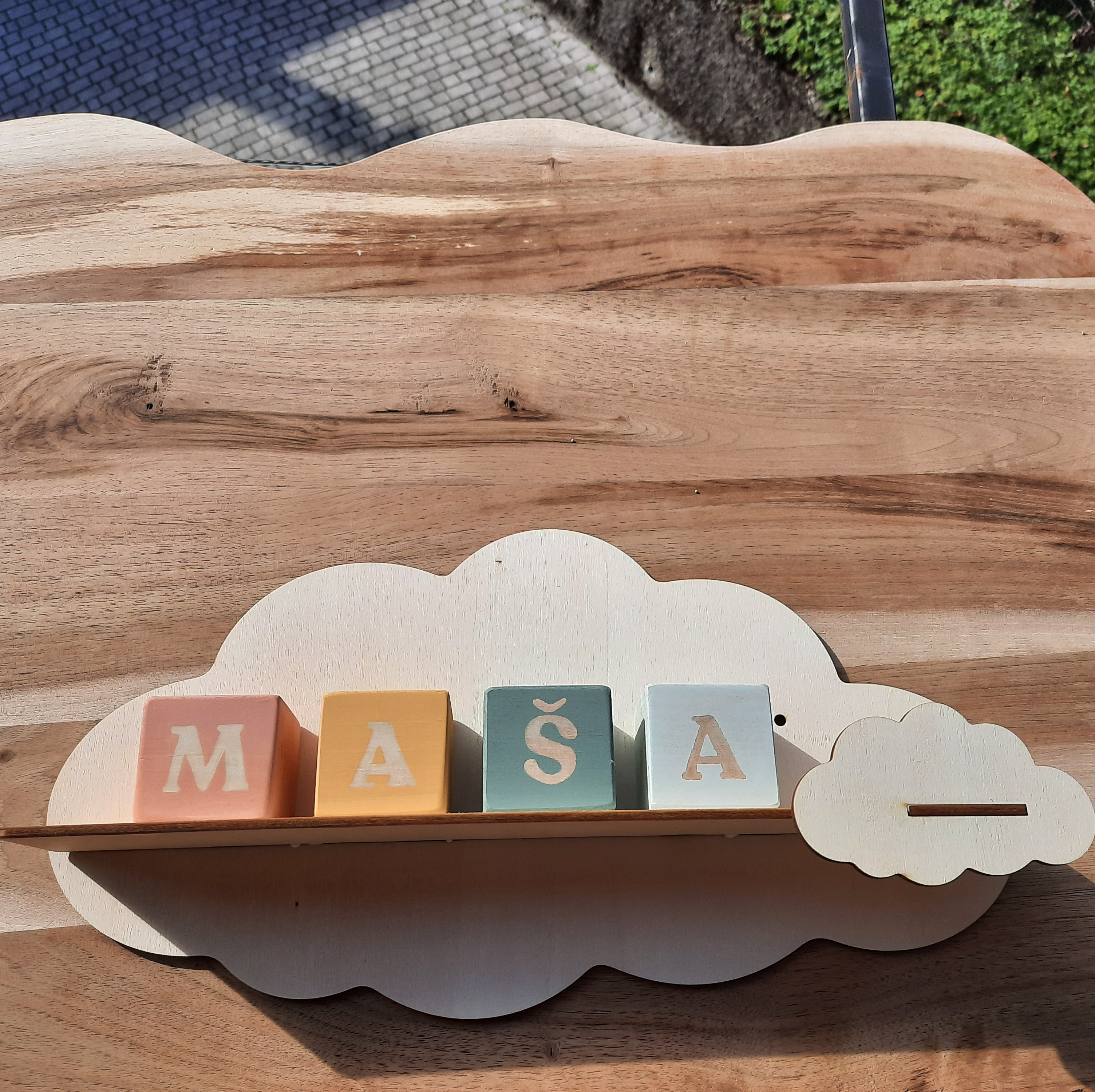 Oblak polička Sonce