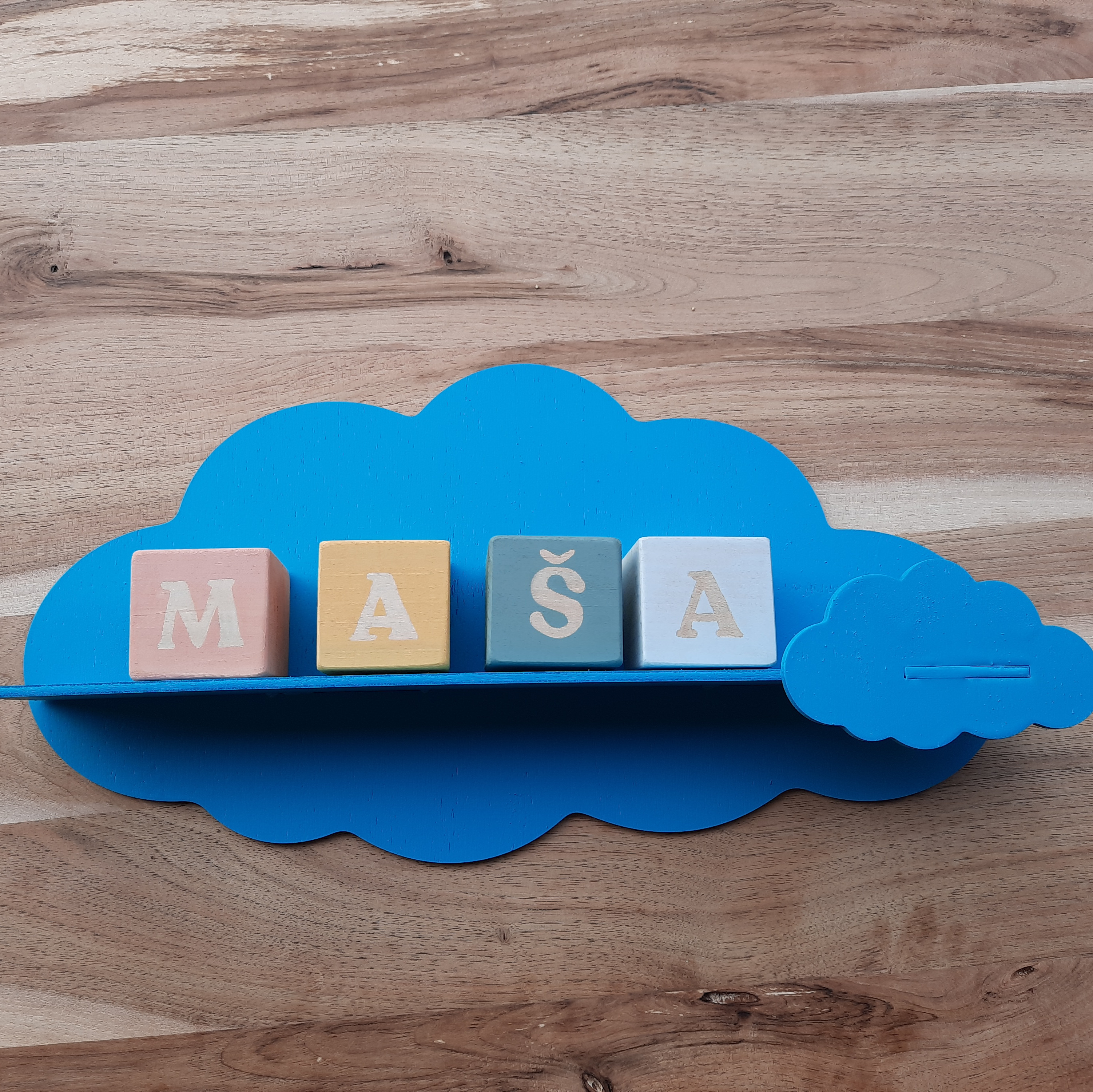 Oblak polička Sonce