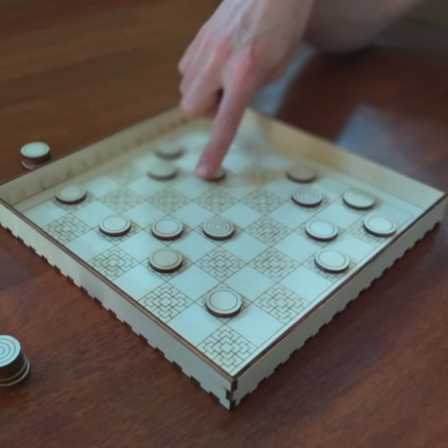 Dama - družabna igra