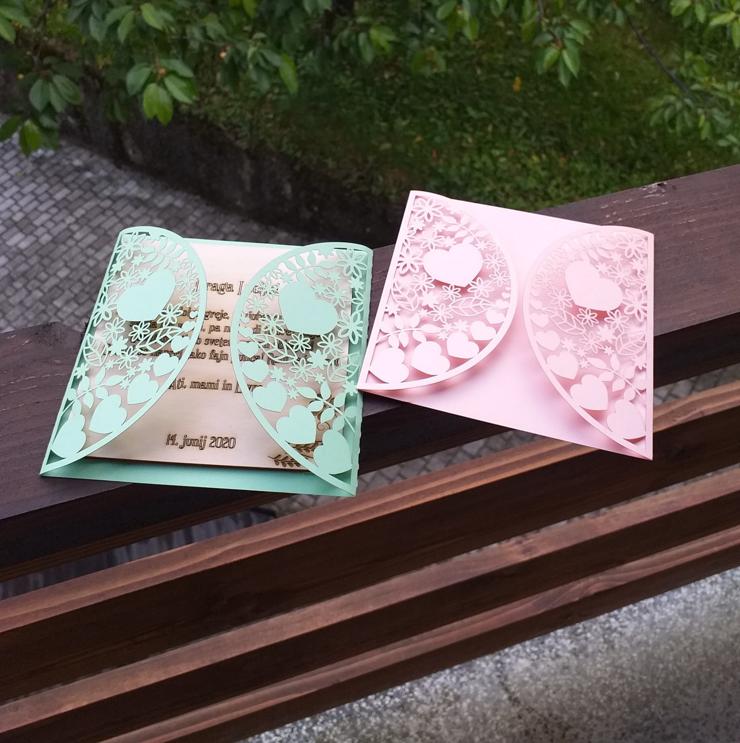 Voščilnica kombinacija karton-les