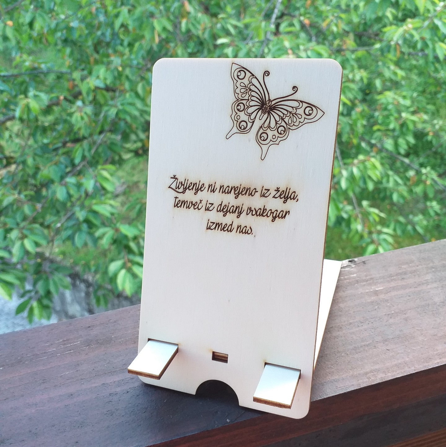 Podstavek za telefon z mislijo