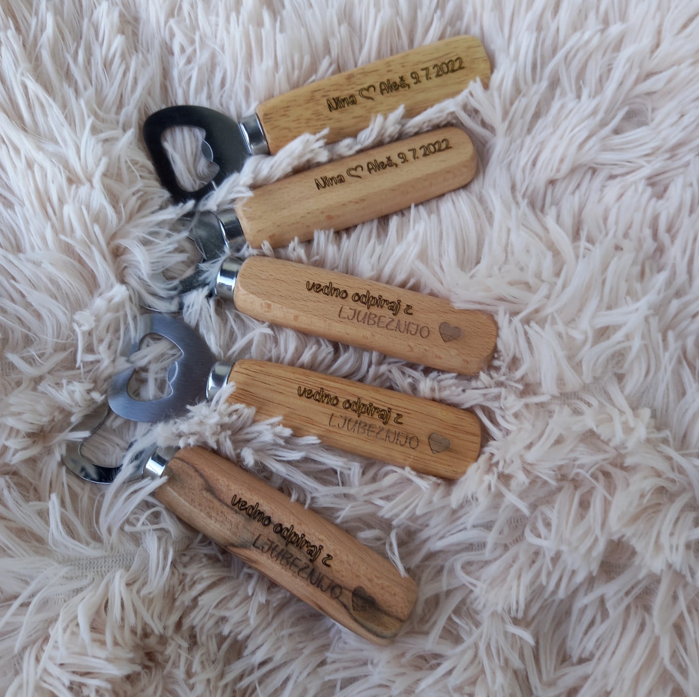 Lesen odpirač z gravuro