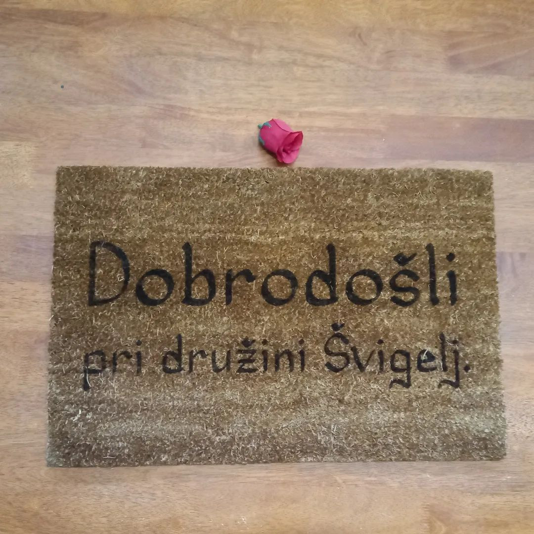 Predpražnik z napisom (personaliziran)