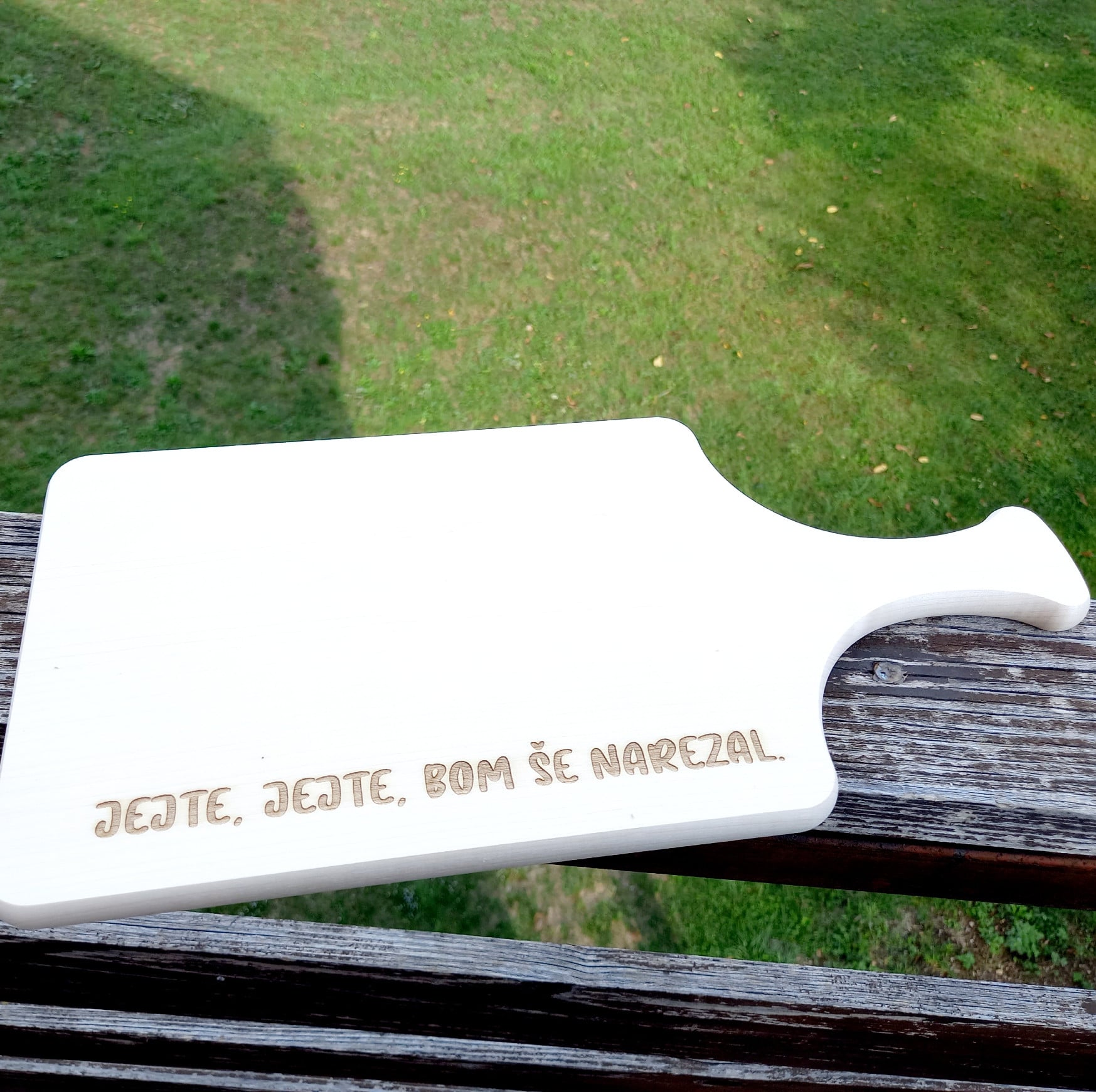 Deska za rezanje z ročajem