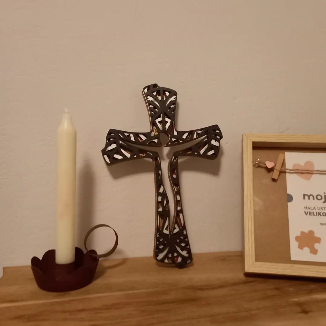 Stenski križ za dom