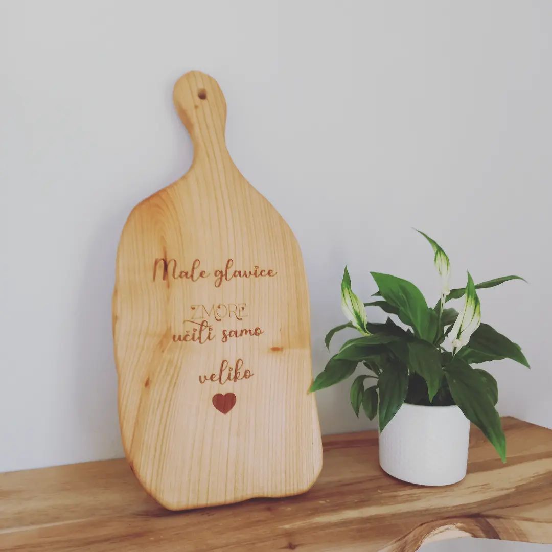 Servirna deska z ročajem