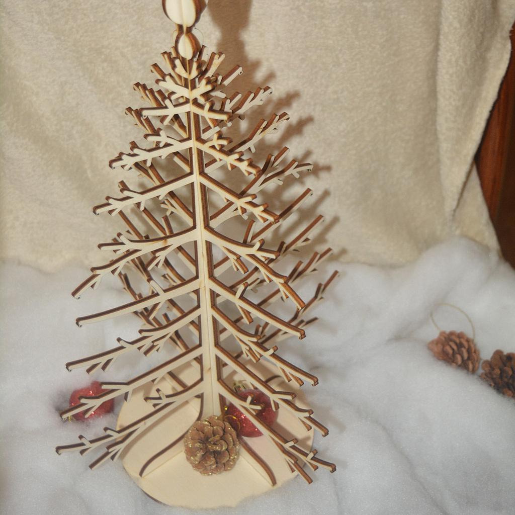 Smrekca iz dveh delov