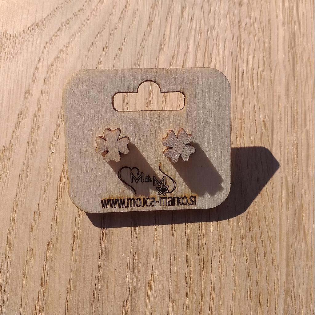 Uhani deteljica natur