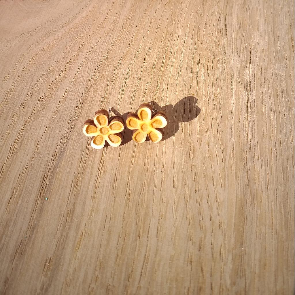 Uhani rožica gravirana