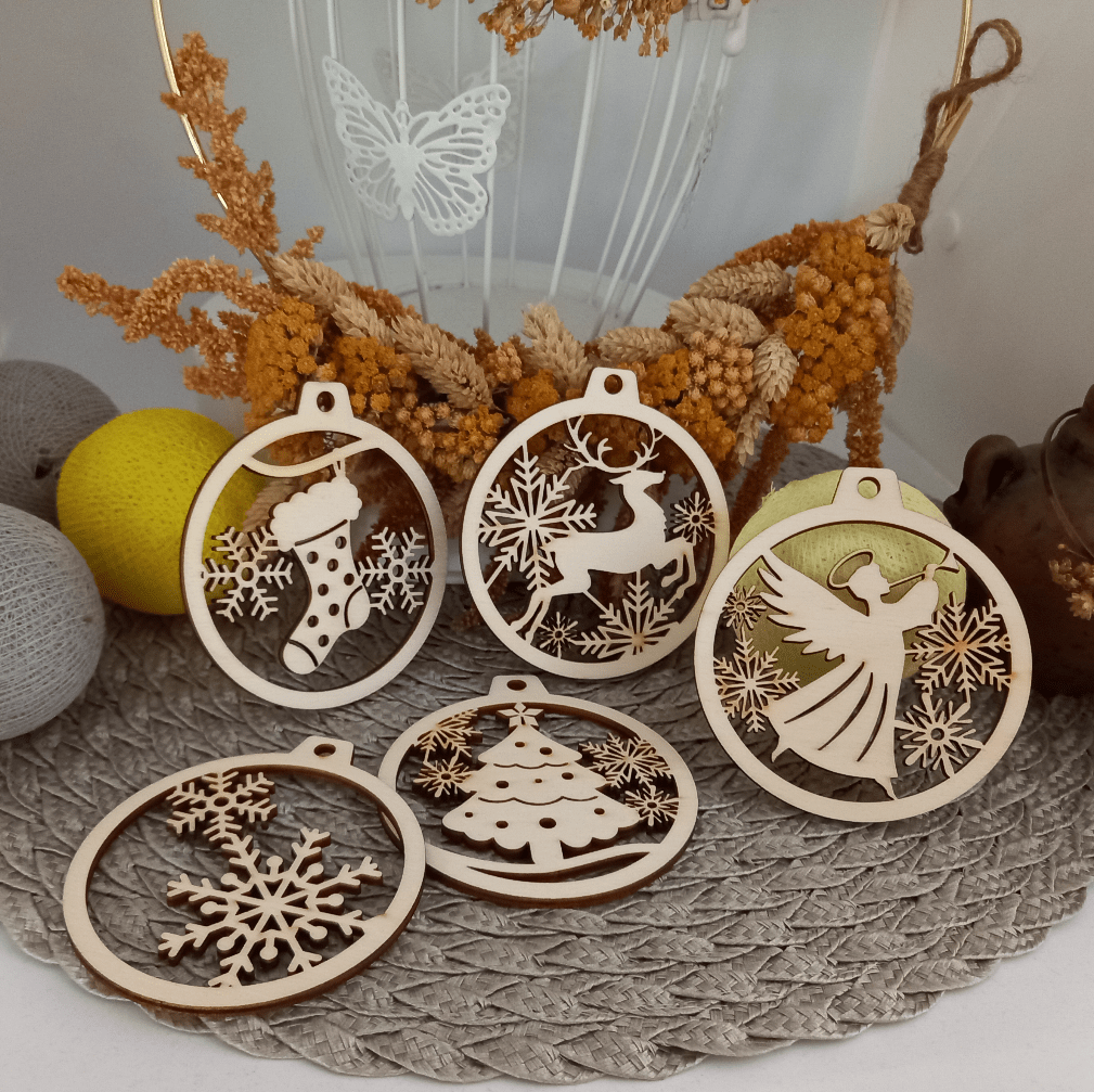 Leseni okraski - svet v snežinkah