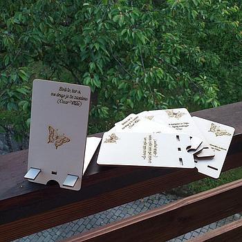 Podstavek za telefon z mislijo