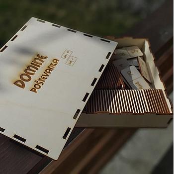 Domine poštevanka v leseni škatli