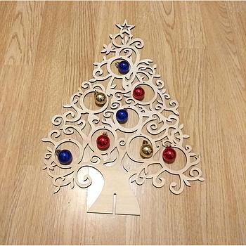 Smrekca Tjaša z bunkicami