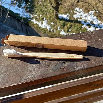 Zobna ščetka s posvetilom